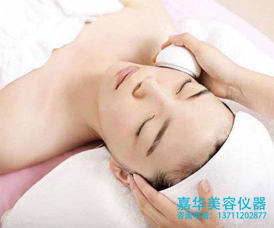 808納米半導(dǎo)體激光脫毛美容儀器的價(jià)格要多少錢(qián)？（出廠價(jià)）